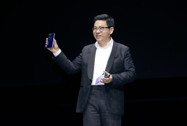P60赢麻！余承东吐槽iPhone：苹果相机仍将人头拍歪 华为早解决