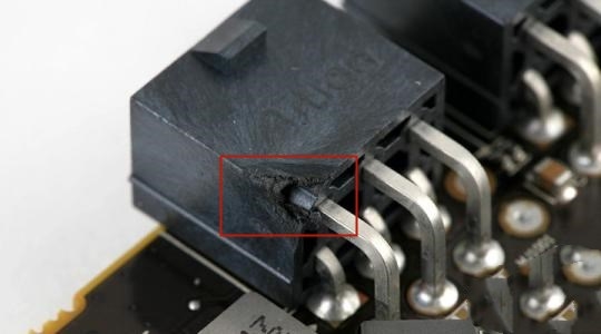 RX 7600公版卡电源线翻车!AMD保证没事:又要手动打磨?