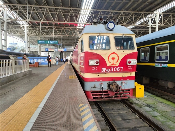 2023年第一条!贵南高铁联调联试 贵州省首次时速350公里