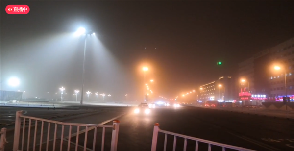 直击漫天黄沙袭击呼和浩特:整座城市变模糊 像加了滤镜