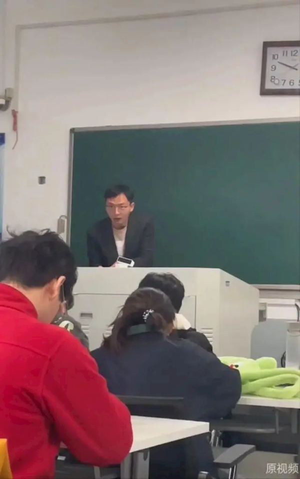 河南农大“高启盛老师”走红 本人回应：长相不重要 希望关注课程