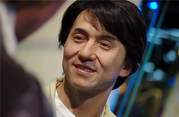 成龙新电影来了 原班人马时隔19年回归 谢霆锋首当导演
