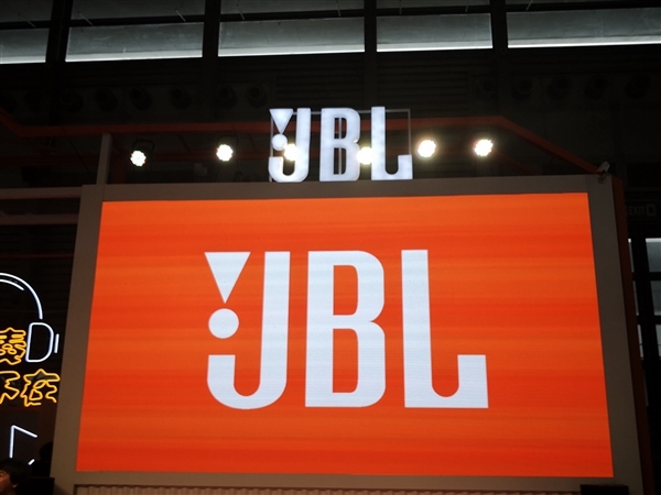 JBL推出新款智能音箱：配双语音助手 支持杜比全景声