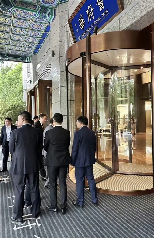 马斯克北京首日晚宴都吃啥?16道菜没烤鸭、菜单含“马”量极高