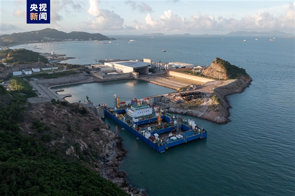 海底长城！深中通道海底隧道最后沉管开始浮运：世界首例双向八车道