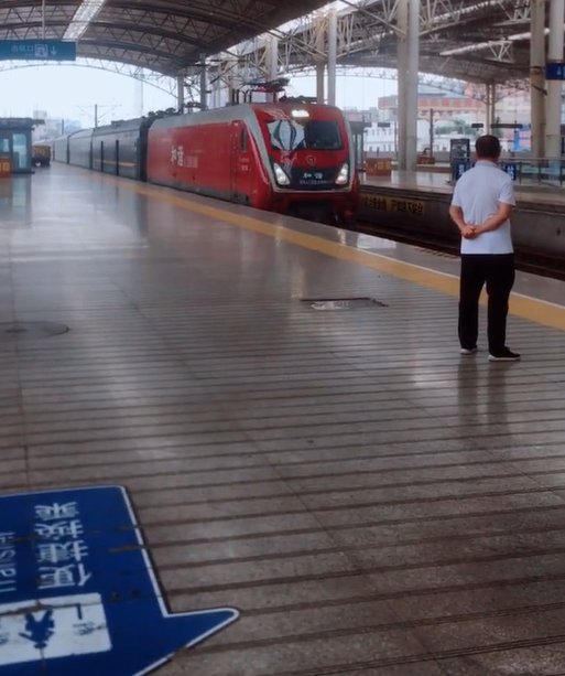 正常买票却上不去火车！官方通报：买短乘长造成超员