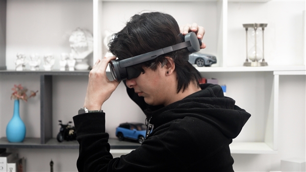 这才是元宇宙!HTC VIVE XR 精英套装视频体验:精巧设计 久戴不累