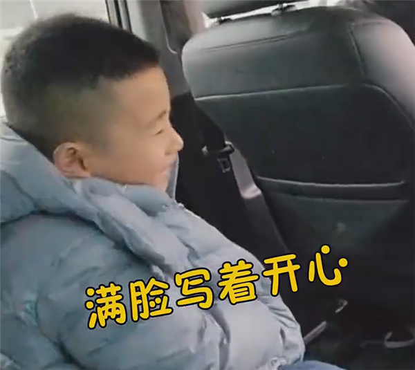 小朋友把山东的雪带回福建：半路化了 崩溃大哭