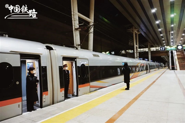 夜间高铁终于来了 科普：以前高铁为什么夜间不开行？