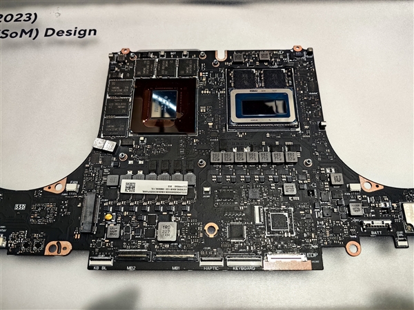 华硕发布灵耀X Ultra顶级轻薄本:CPU内存合体、16.9mm硬塞RTX4080