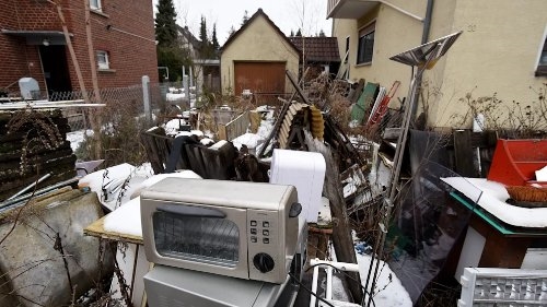 德国80岁百万富翁在捡垃圾：人们太浪费了