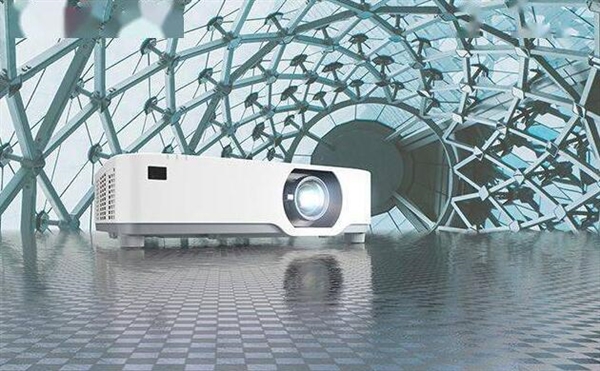 夏普推出了NEC P627UL激光投影机：亮度高达6200ANSI流明