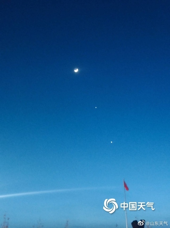 全国多地现“三星连珠”天象：金星、木星、弯月连成一条线