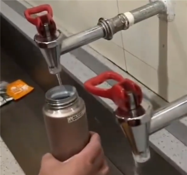 江苏一高速服务区接热水要收费 工作人员：有过滤 水质不同