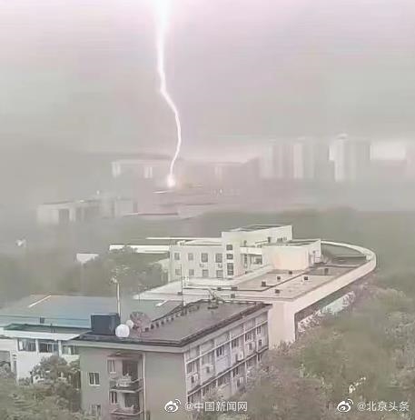 华科大有宿舍遭遇雷击?校方辟谣:有避雷设备 天花板松动掉落