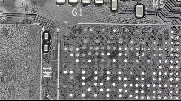 5万元的RTX 4090离奇故障：100多焊点脱落、进去一只虫子