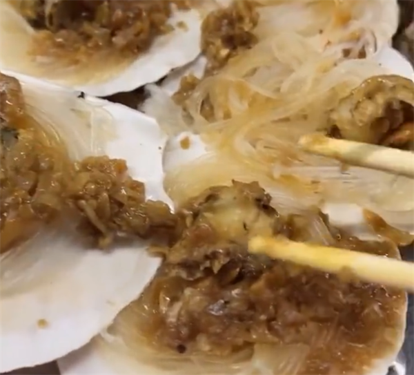 男子淄博吃烧烤吐槽扇贝肉指甲大 网友:应该去青岛