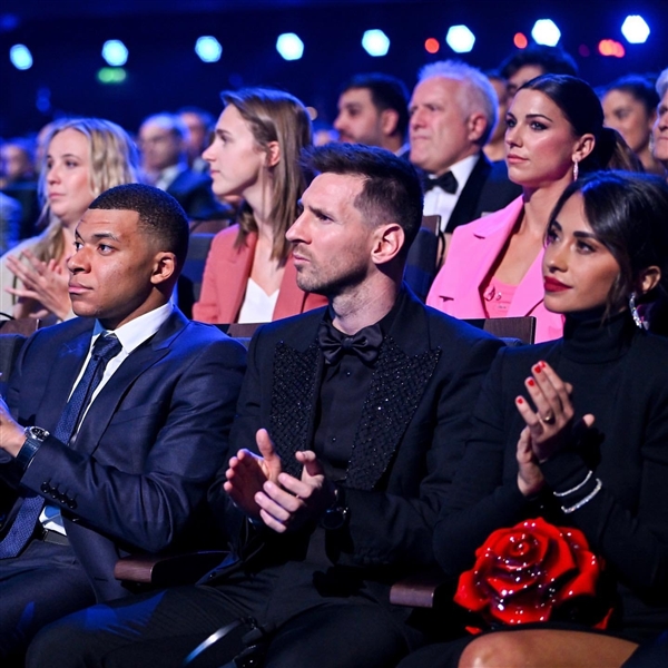 梅西第七次当选世界足球先生 FIFA年度最佳球员！网友泪目：实至名归