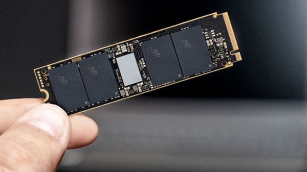 机械硬盘透心凉!SSD一路狂飙 2028年可达4.72亿块