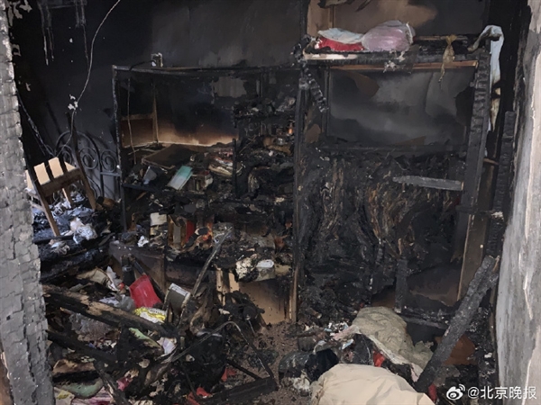 北京一男子电动车推家充电起火致2死：官方定性犯失火罪