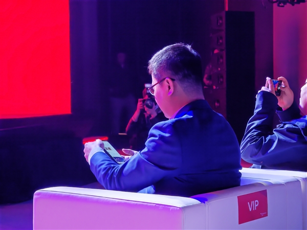 卢伟冰现身高通发布会!Redmi全球首发第二代骁龙7+