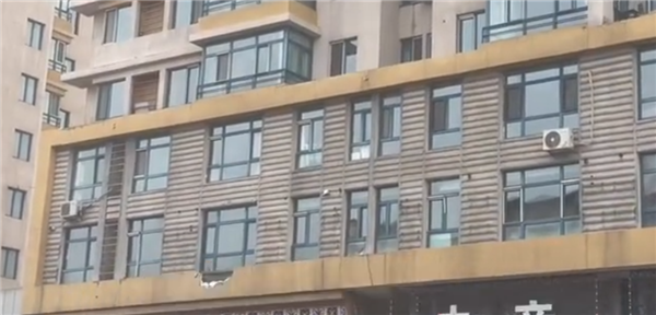 还敢住吗?业主拆承重墙 裂缝蔓延整栋楼:很担心房子安全性