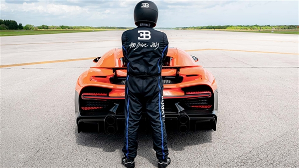 地表最快车友会!布加迪车主狂飙410km/h:撕裂空气感受下