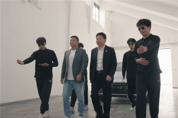 全程0接管 网红博主谭Sir体验问界M5智驾版:余承东亲当“司机”