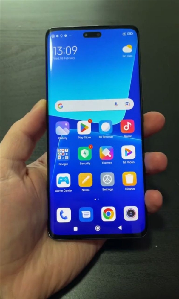 小米13 Lite真机照泄露:比iPhone 14 Pro更轻薄 灵动岛更小