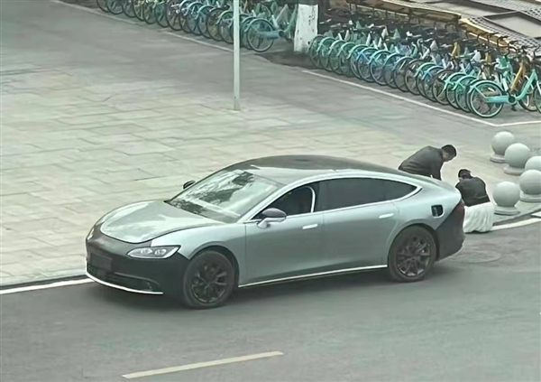 形似小鹏P7 网传小米汽车曝光?实为大运旗下、曾“溜”出展台