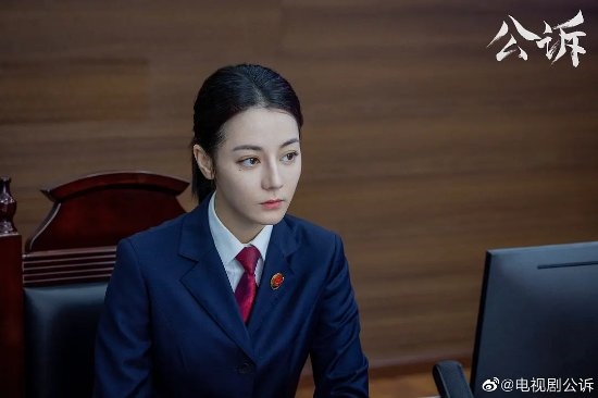 美女明星迪丽热巴回应脸不像检察官 本人回应:我长得太有特点