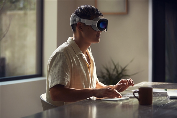 苹果Vision Pro实际体验出炉!佩戴舒适易上手