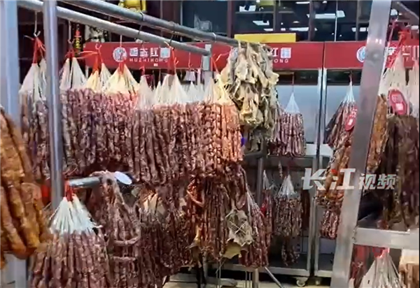 店主卖自制香肠遭男子10倍索赔 被法院驳回：网友大赞判决