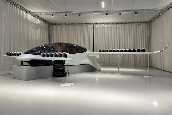 德国电动空中出租车Lilium jet完成测试:时速250km/h 全机36个电风扇