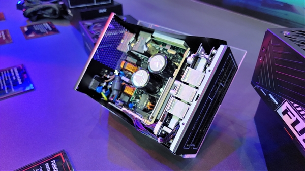 2500W的至尊电源诞生!轻松拉动四块RTX 4090