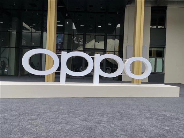 OPPO K11系列证件照公布：经典圆环三摄+直角立边