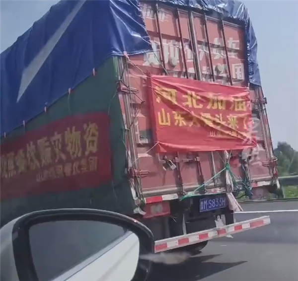 山东商户连夜蒸了1万个大馒头驰援河北：就是这么实在