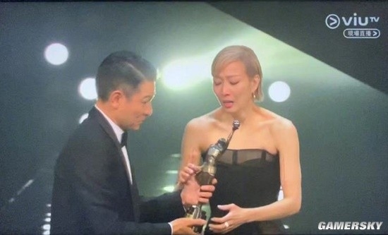郑秀文拿金像奖影后唱《我等到花儿也谢了》:刘青云第三次获金像奖影帝