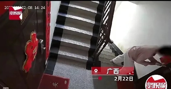 女子在门缝发现针头 是大妈拿注射器推大量不明液体:整栋楼遭殃 网友气愤