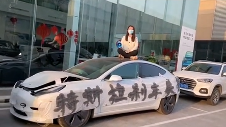 特斯拉车顶维权女车主回应败诉:有一案胜诉 获赔2万元
