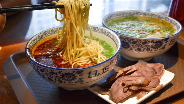 甘肃将为兰州牛肉拉面立法 网友:建议牛肉有重量标准