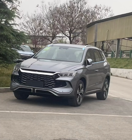 比亚迪宋Pro DM-i 2023款实车曝光:前脸大变 加长加高