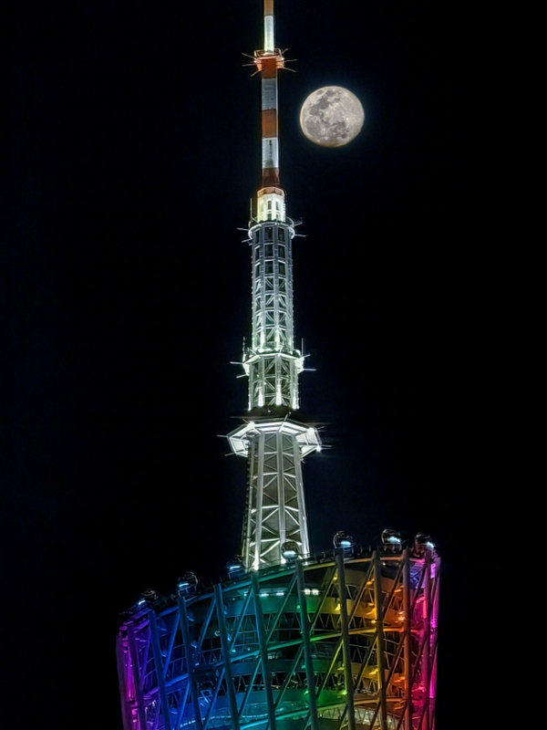 华为P60 Pro“夜视仪”稳了!余承东晒拍摄样张:月亮纹理清晰可见