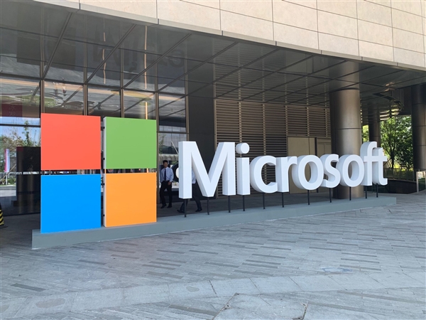 40年Microsoft品牌再见!Suface全面接棒微软配件市场