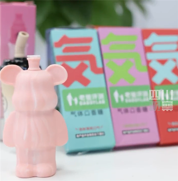 长期吸食奶茶杯或致闭经、不孕!外观可爱 败絮其中