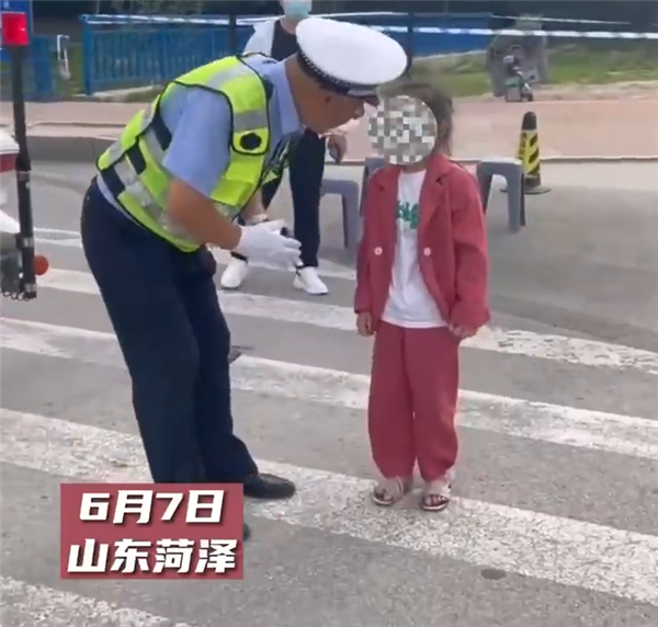 高考离谱榜上新:家长送孩子高考 竟把小女儿忘考场
