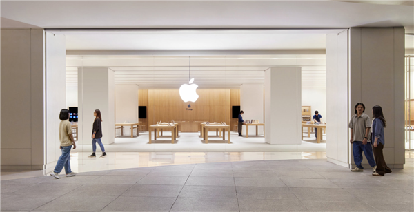 iPhone 15更好卖了!深圳第二家Apple Store开业:果粉彻夜排队