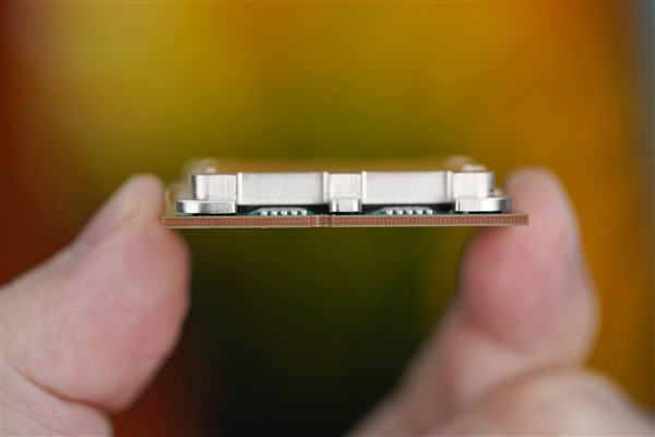 144MB缓存意外惊喜:AMD锐龙7000亮机卡性能飙升4倍