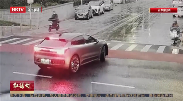 北京一车主遇无接触事故被认定负全责 骑车人自己滑倒:网友吵翻