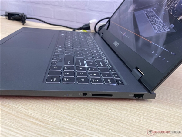 神奇的16核心22线程!全球第一台Intel 14代酷睿笔记本亮相